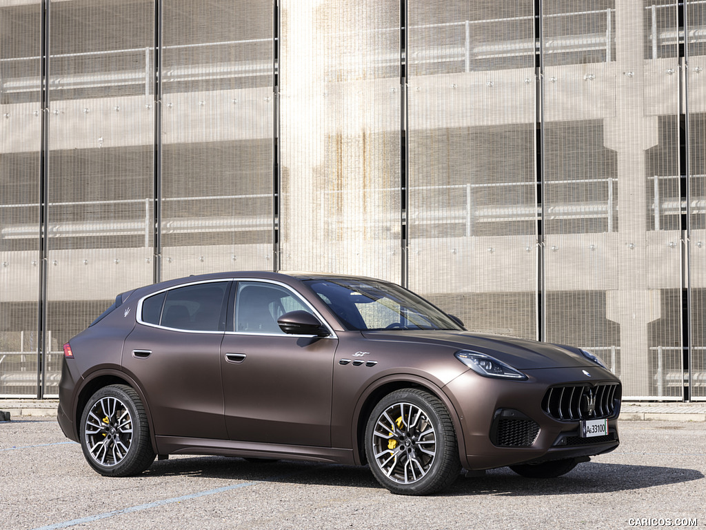 2023 Maserati Grecale GT (Color: Bronzo Opaco) - Front Three-Quarter