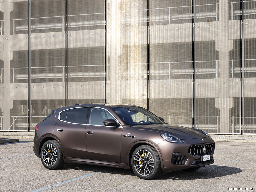 2023 Maserati Grecale GT (Color: Bronzo Opaco) - Front Three-Quarter