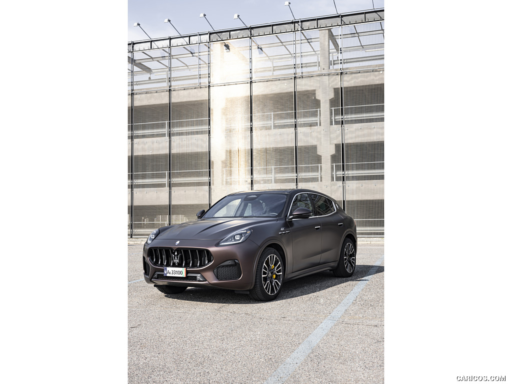 2023 Maserati Grecale GT (Color: Bronzo Opaco) - Front Three-Quarter