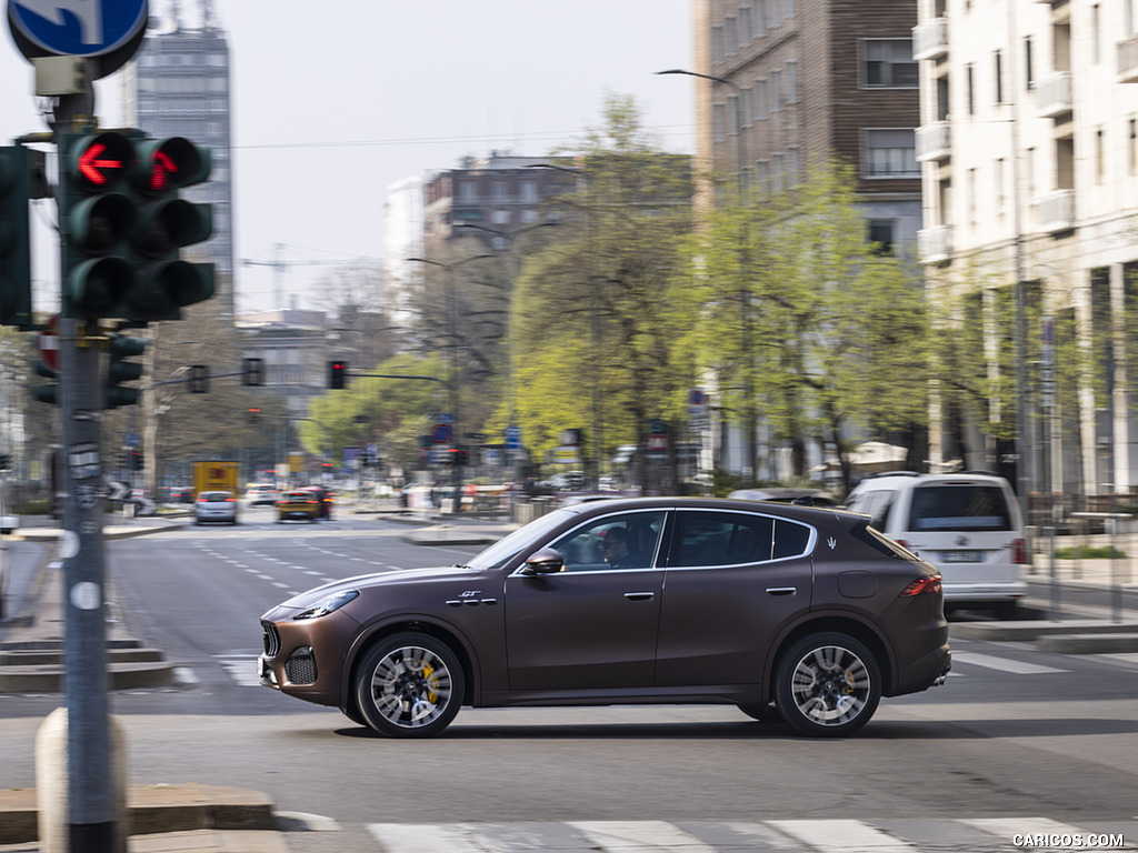 2023 Maserati Grecale GT (Color: Bronzo Opaco) - Side