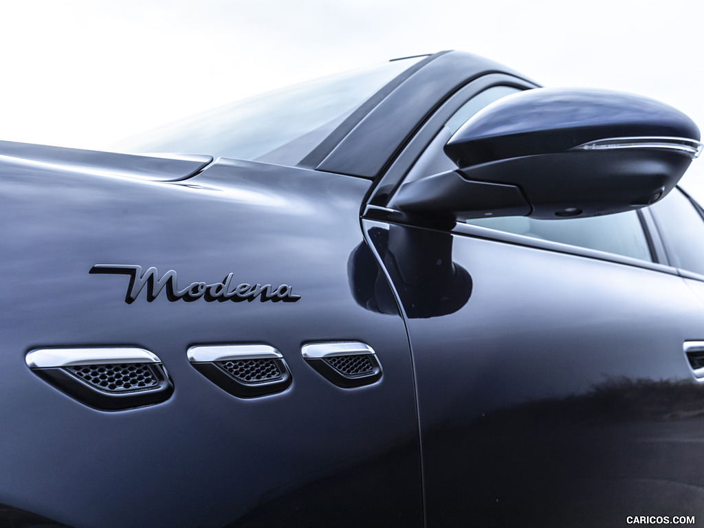 2023 Maserati Grecale Modena (Color: Blu Nobile) - Detail