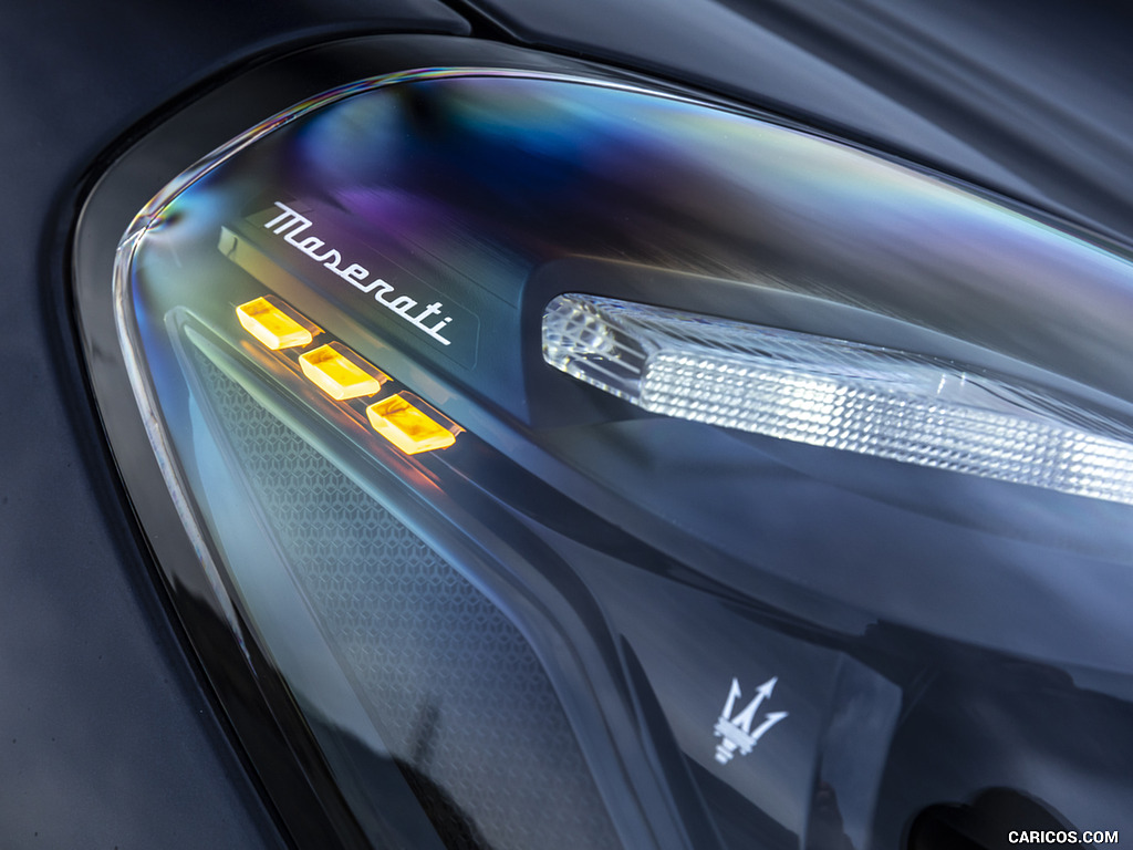 2023 Maserati Grecale Modena (Color: Blu Nobile) - Headlight