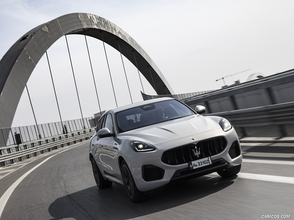 2023 Maserati Grecale Modena (Color: Grigio Cangiante) - Front