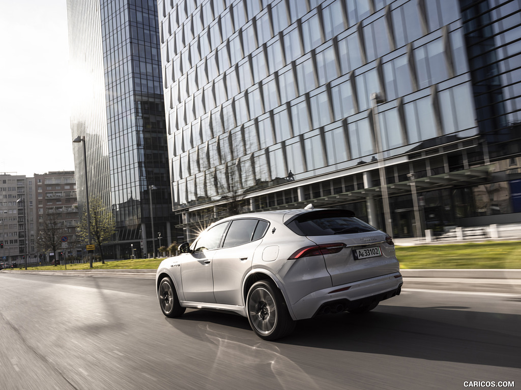 2023 Maserati Grecale Modena (Color: Grigio Cangiante) - Rear Three-Quarter