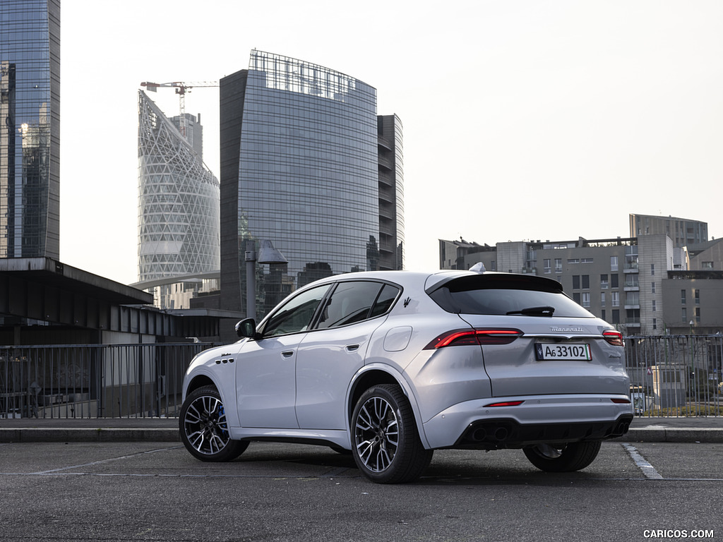 2023 Maserati Grecale Modena (Color: Grigio Cangiante) - Rear Three-Quarter