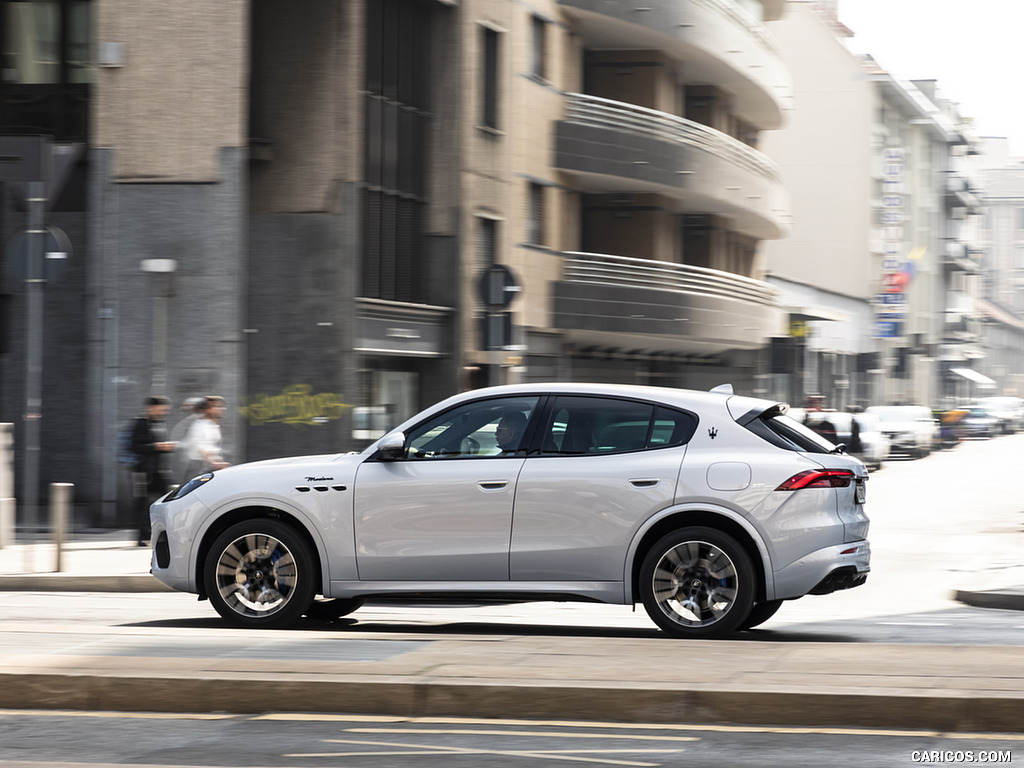 2023 Maserati Grecale Modena (Color: Grigio Cangiante) - Side