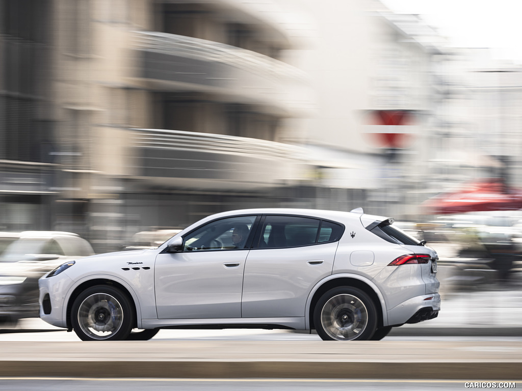 2023 Maserati Grecale Modena (Color: Grigio Cangiante) - Side