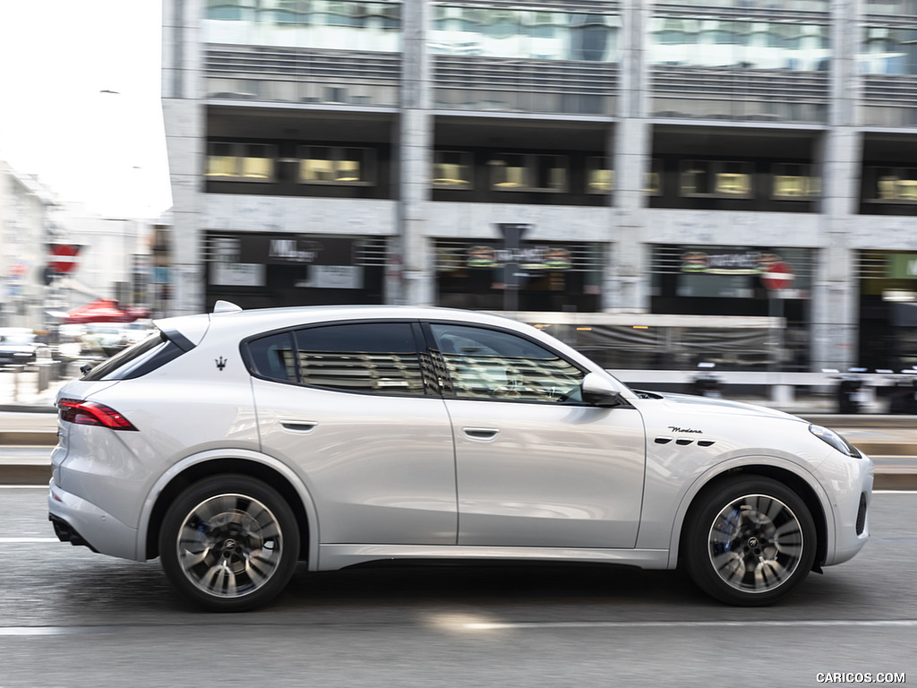 2023 Maserati Grecale Modena (Color: Grigio Cangiante) - Side