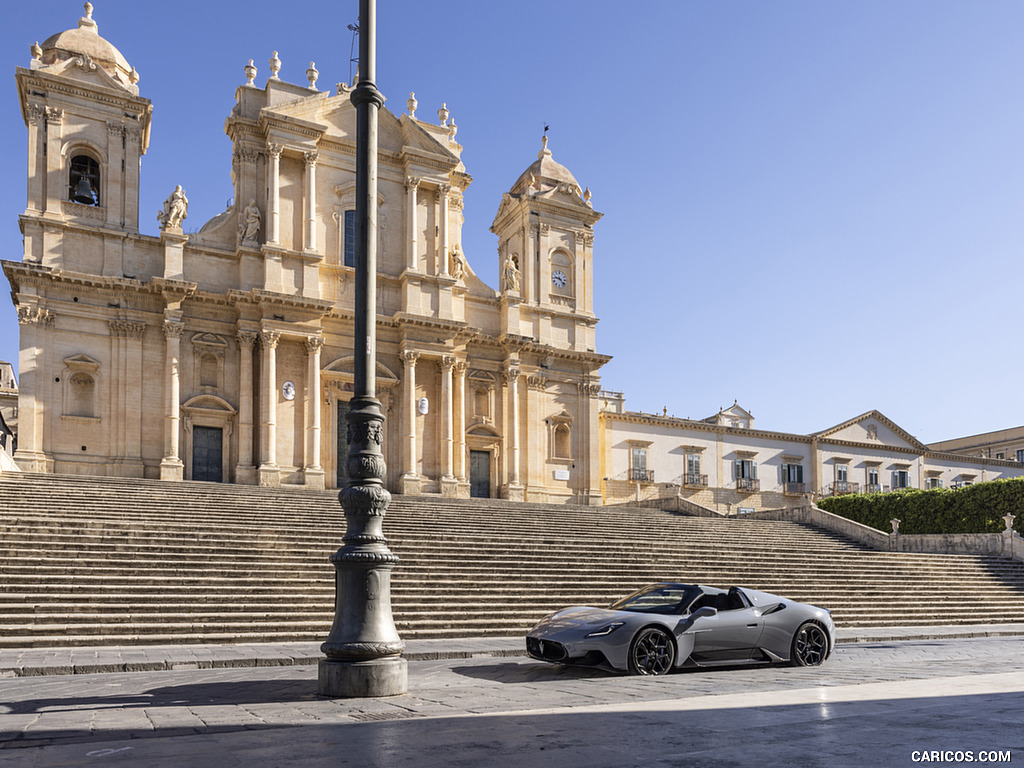 2023 Maserati MC20 Cielo (Color: Grigio Incognito) - Front Three-Quarter