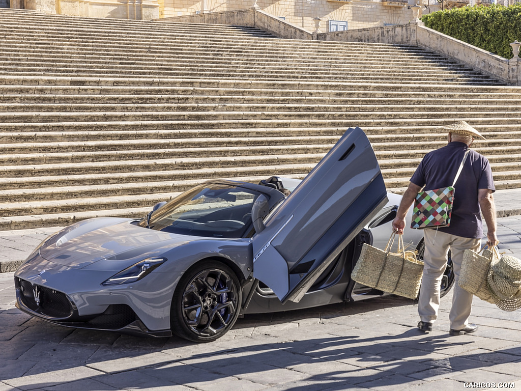 2023 Maserati MC20 Cielo (Color: Grigio Incognito) - Front Three-Quarter