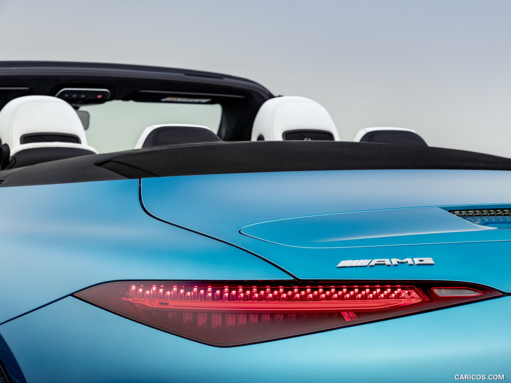 2023 Mercedes-AMG SL 43 (Color: Hyperblue Metallic) - Detail