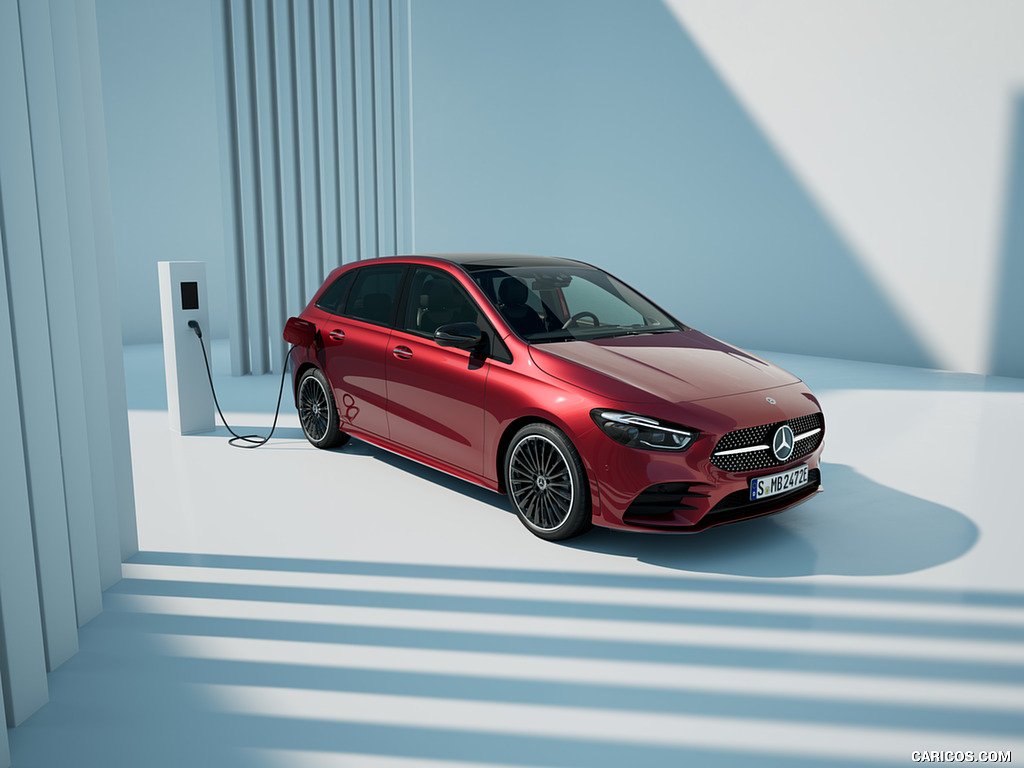 2023 Mercedes-Benz B-Class B 250 e (Color: Patagonia Red MANUFAKTUR) - Front Three-Quarter