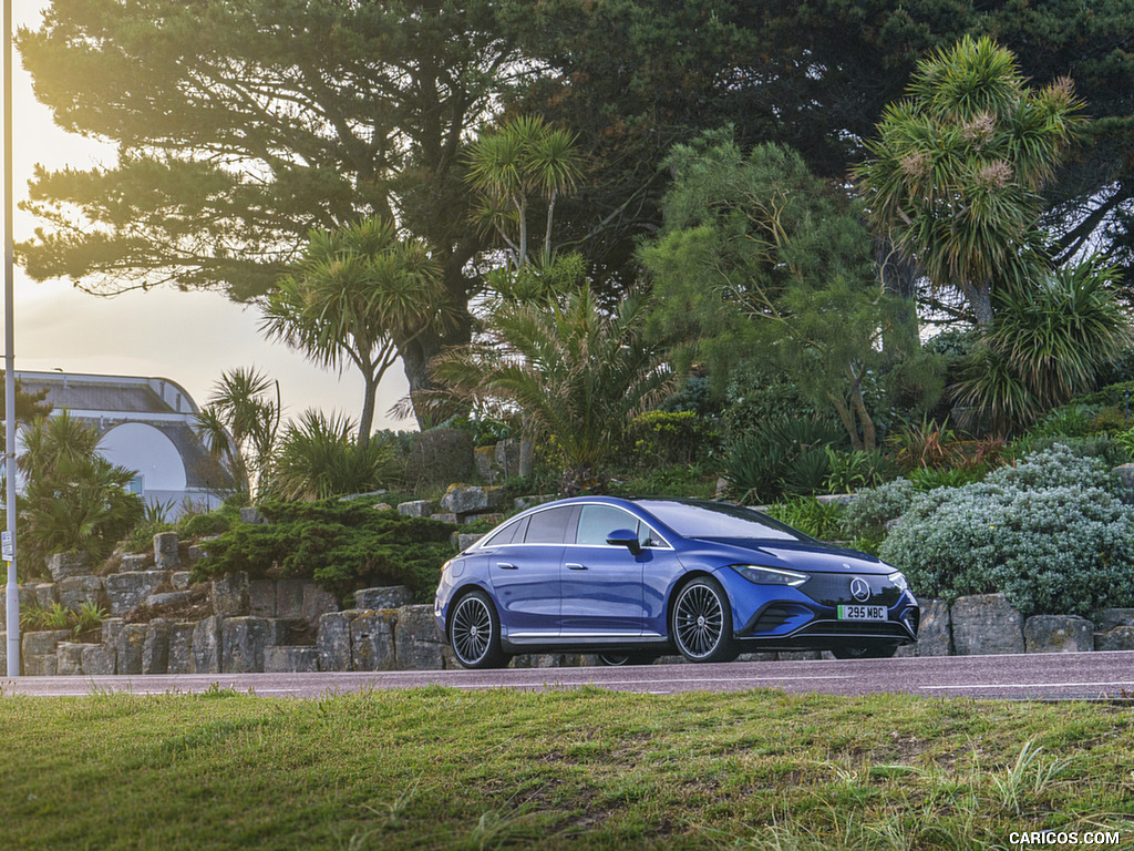 2023 Mercedes-Benz EQE 350+ (UK-Spec) - Front Three-Quarter