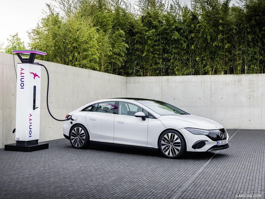 2023 Mercedes-Benz EQE 350 Electric Art Line (Color: Apalithic White) - Charging