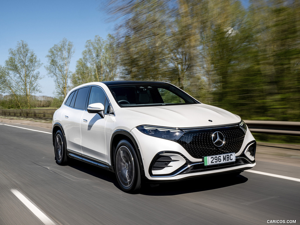 2023 Mercedes-Benz EQS SUV (UK-Spec) - Front Three-Quarter