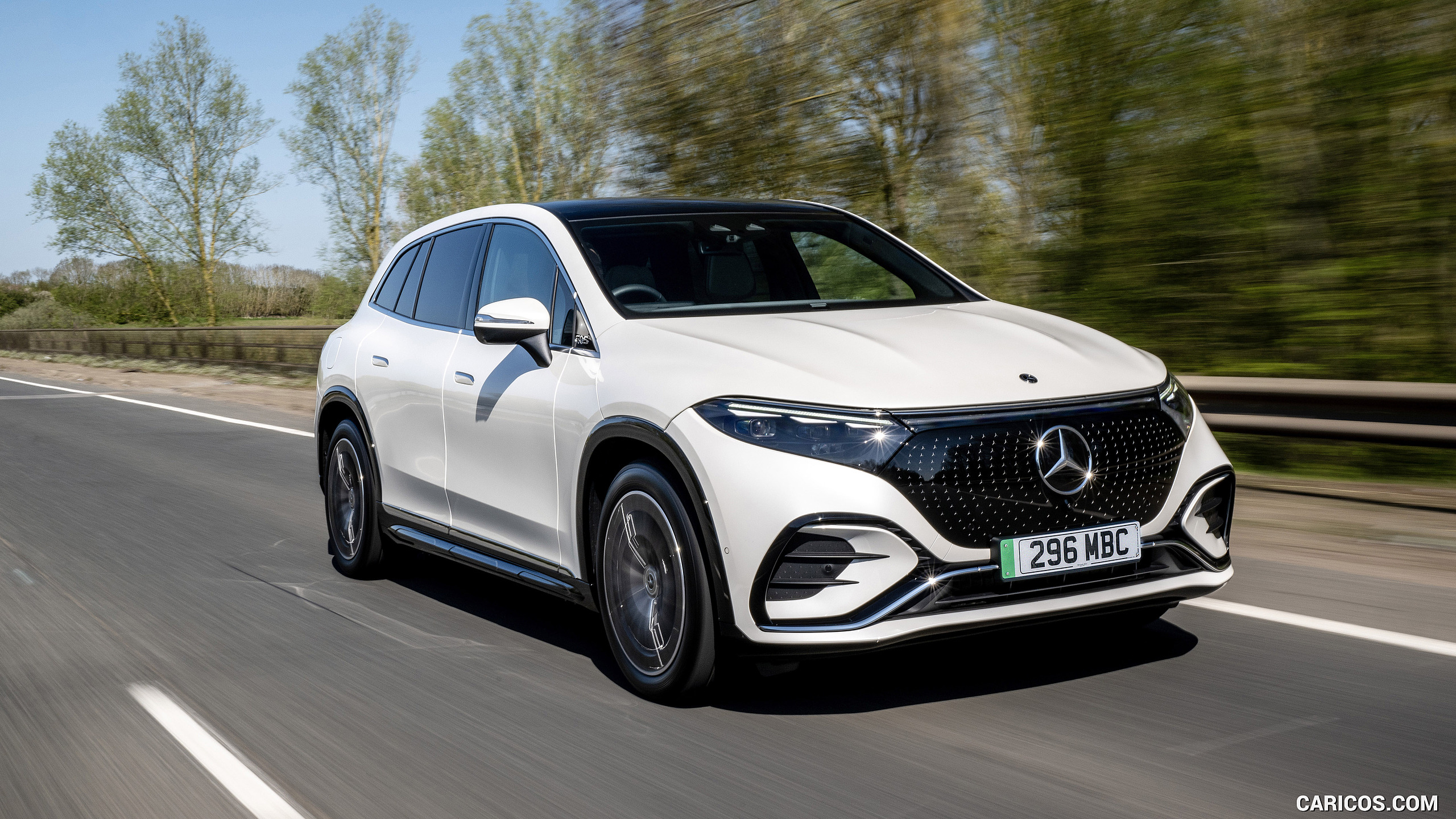 2023 Mercedes-Benz EQS SUV (UK-Spec) - Front Three-Quarter | Caricos