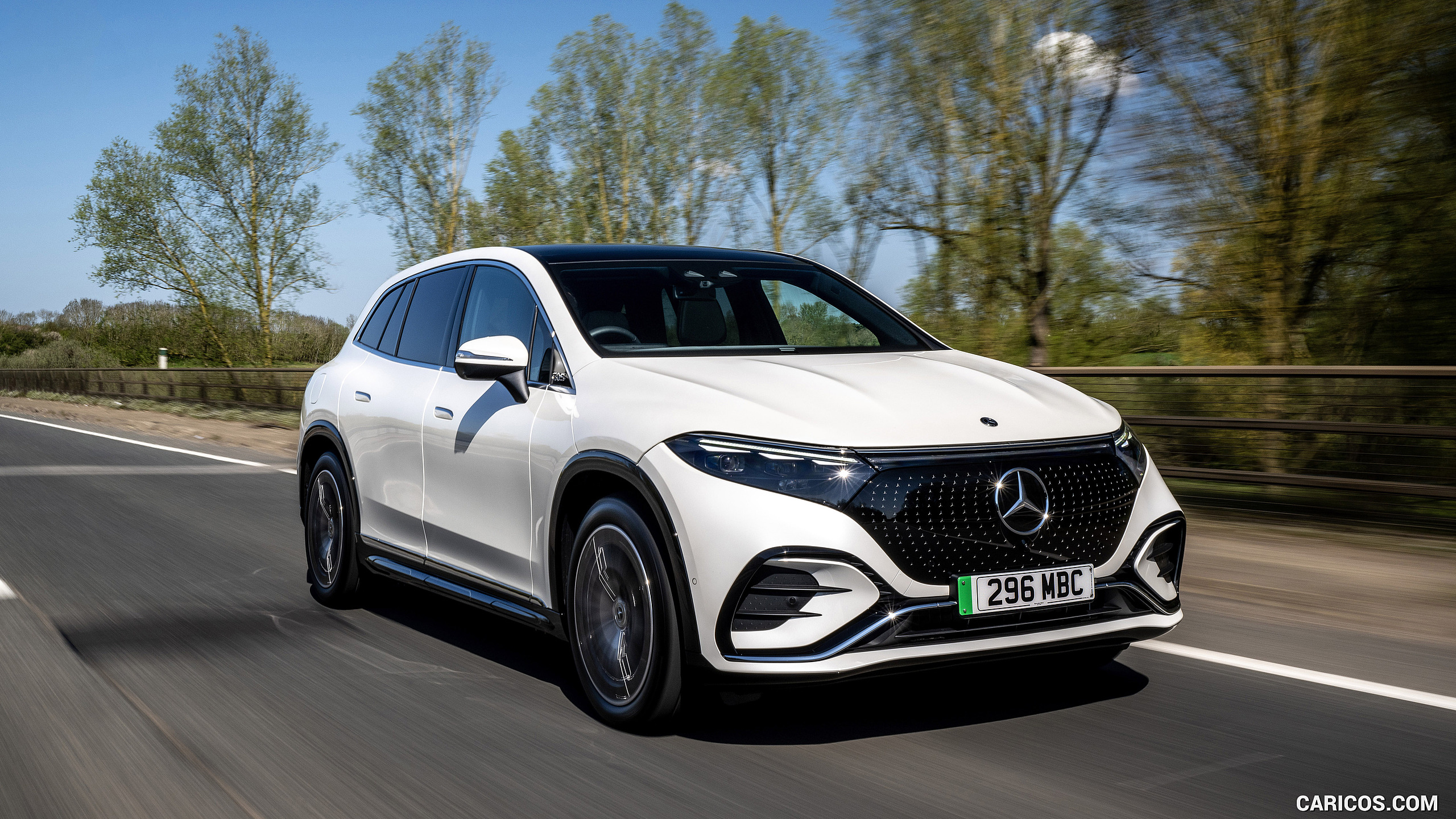 2023 Mercedes-Benz EQS SUV (UK-Spec) - Front Three-Quarter | Caricos