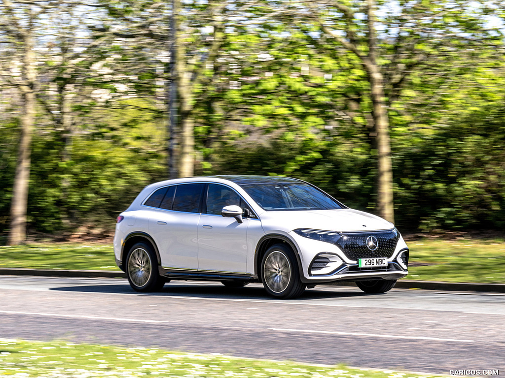 2023 Mercedes-Benz EQS SUV (UK-Spec) - Front Three-Quarter