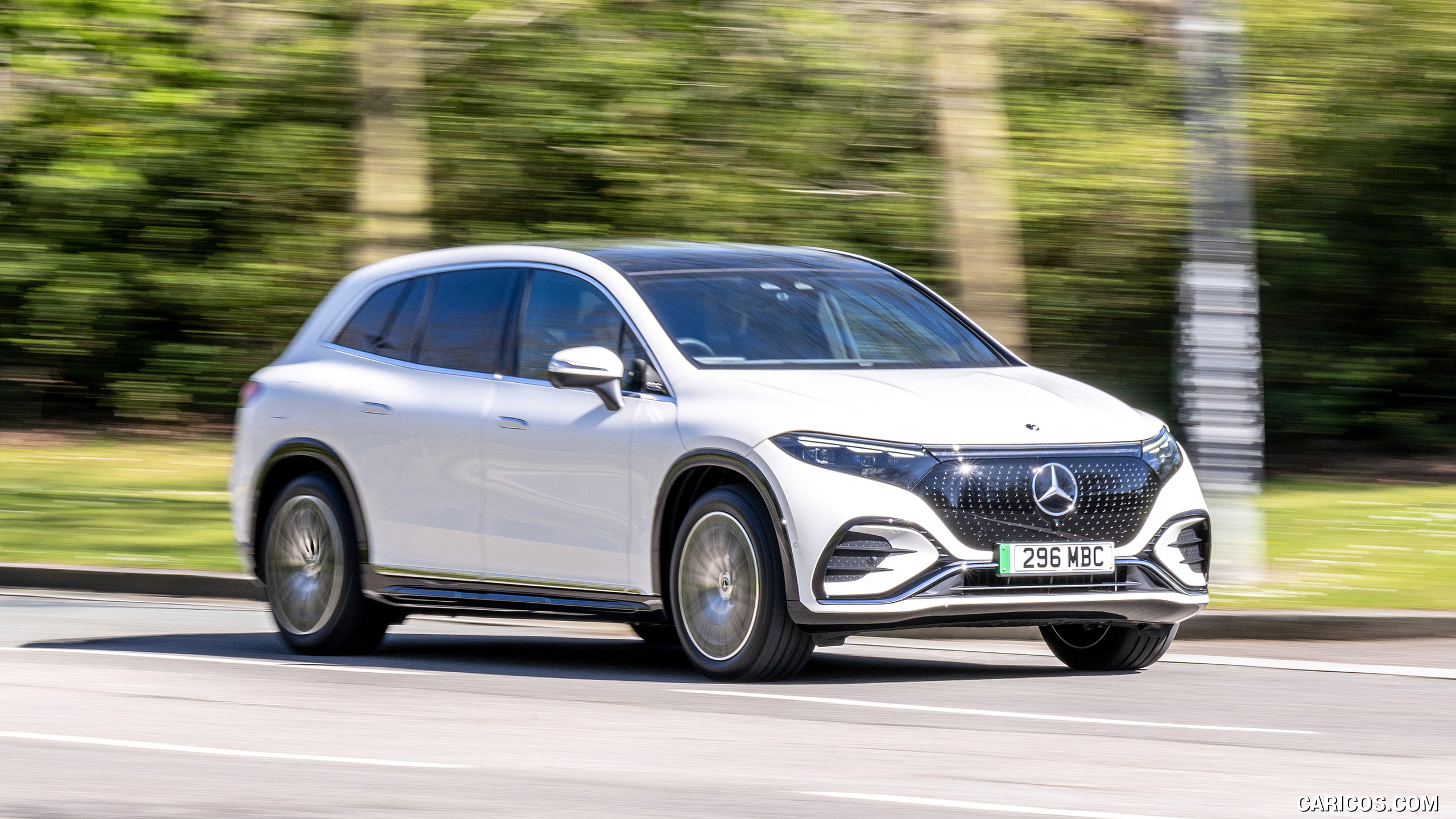 2023 Mercedes-Benz EQS SUV (UK-Spec) - Front Three-Quarter | Caricos