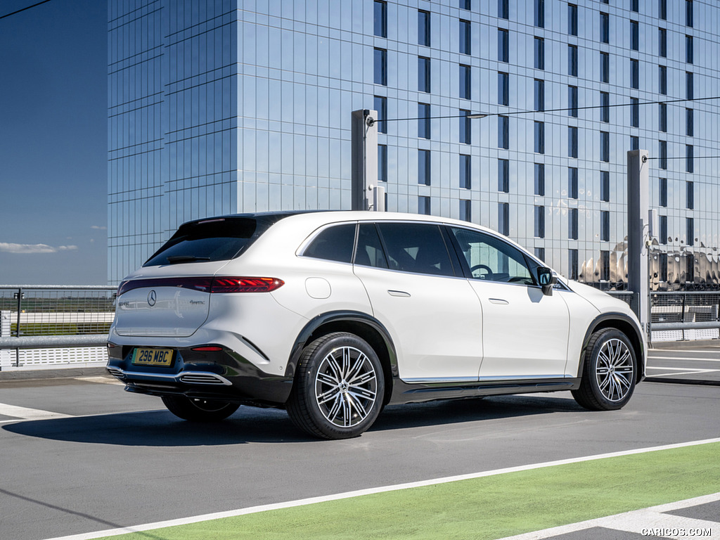 2023 Mercedes-Benz EQS SUV (UK-Spec) - Rear Three-Quarter