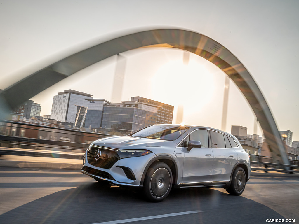 2023 Mercedes-Benz EQS SUV 450 4MATIC (Color: High-Tech Silver) - Front Three-Quarter