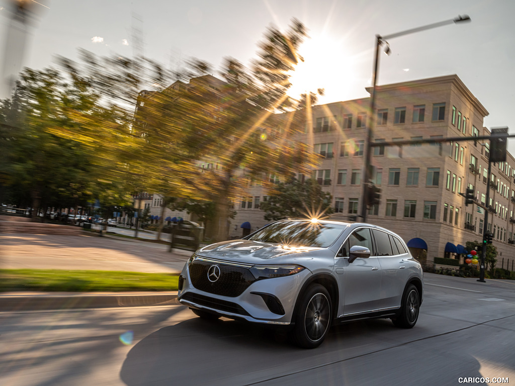 2023 Mercedes-Benz EQS SUV 450 4MATIC (Color: High-Tech Silver) - Front Three-Quarter