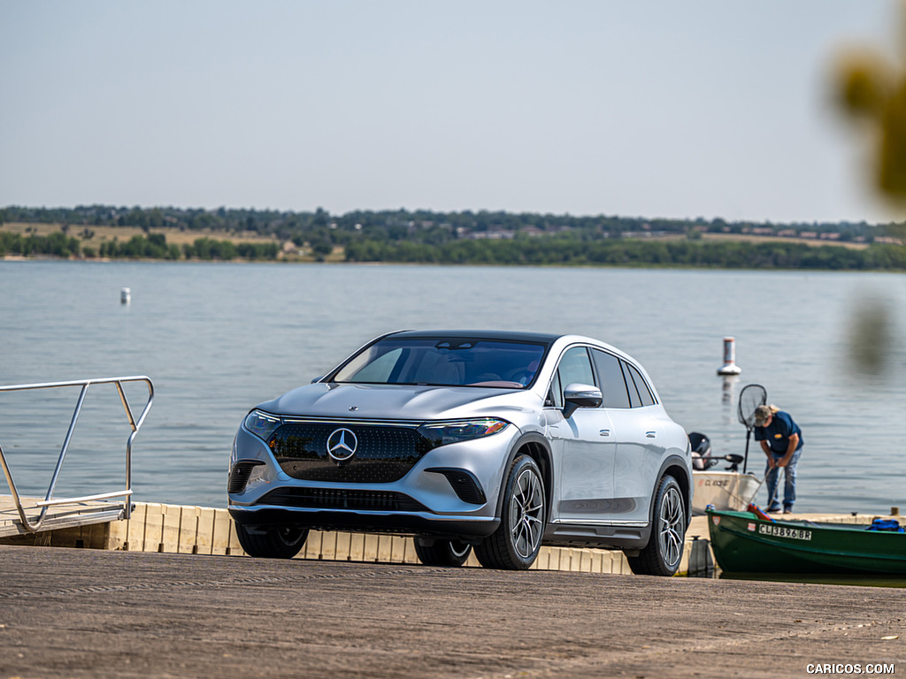 2023 Mercedes-Benz EQS SUV 450 4MATIC (Color: High-Tech Silver) - Front Three-Quarter