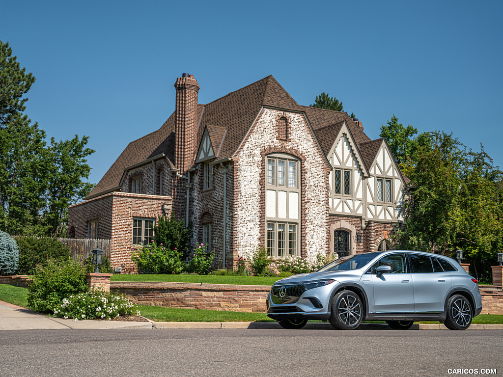 2023 Mercedes-Benz EQS SUV 450 4MATIC (Color: High-Tech Silver) - Front Three-Quarter