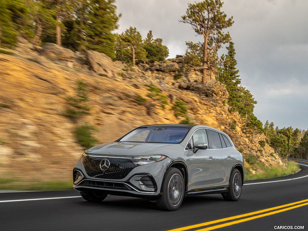 2023 Mercedes-Benz EQS SUV 580 4MATIC AMG Line (Color: Alpine Grey) - Front Three-Quarter