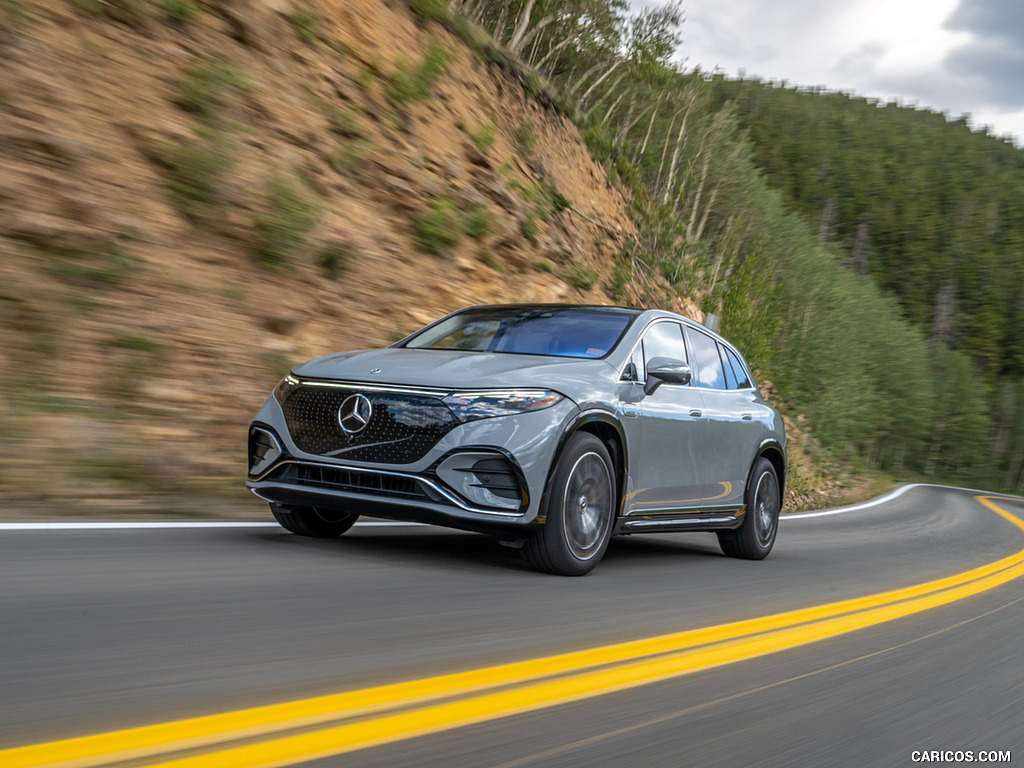 2023 Mercedes-Benz EQS SUV 580 4MATIC AMG Line (Color: Alpine Grey) - Front Three-Quarter