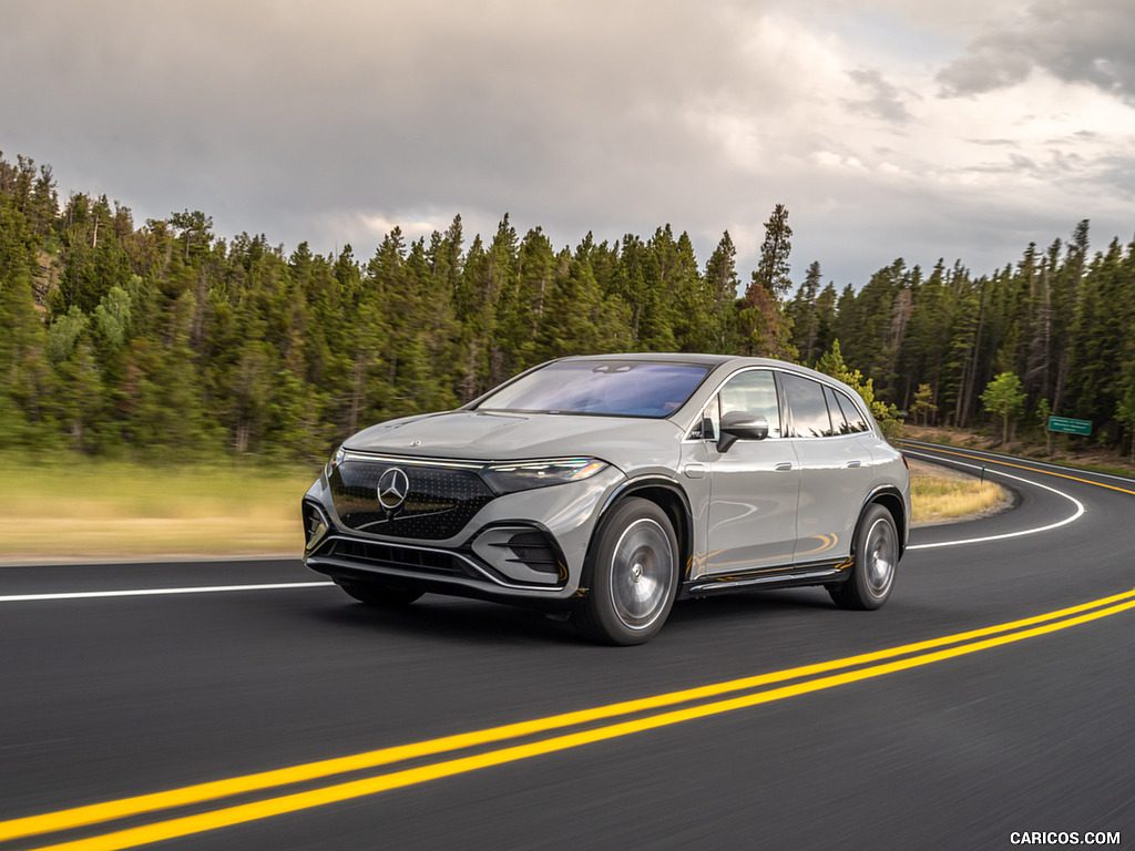 2023 Mercedes-Benz EQS SUV 580 4MATIC AMG Line (Color: Alpine Grey) - Front Three-Quarter