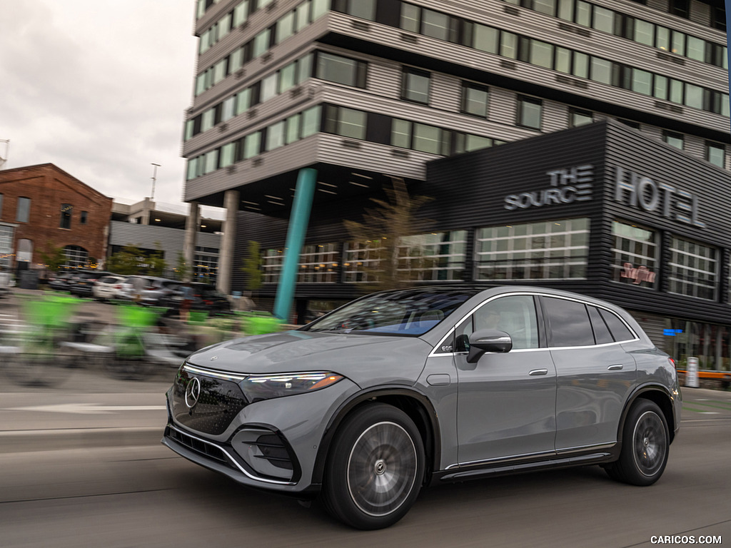 2023 Mercedes-Benz EQS SUV 580 4MATIC AMG Line (Color: Alpine Grey) - Front Three-Quarter