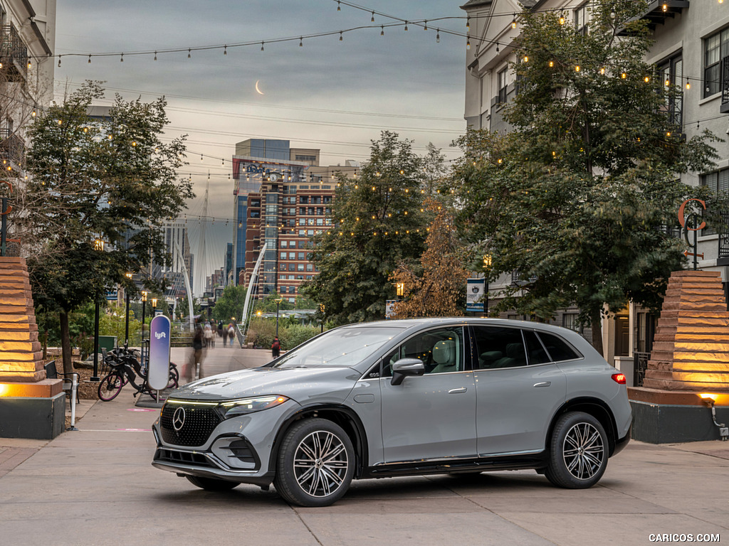 2023 Mercedes-Benz EQS SUV 580 4MATIC AMG Line (Color: Alpine Grey) - Front Three-Quarter