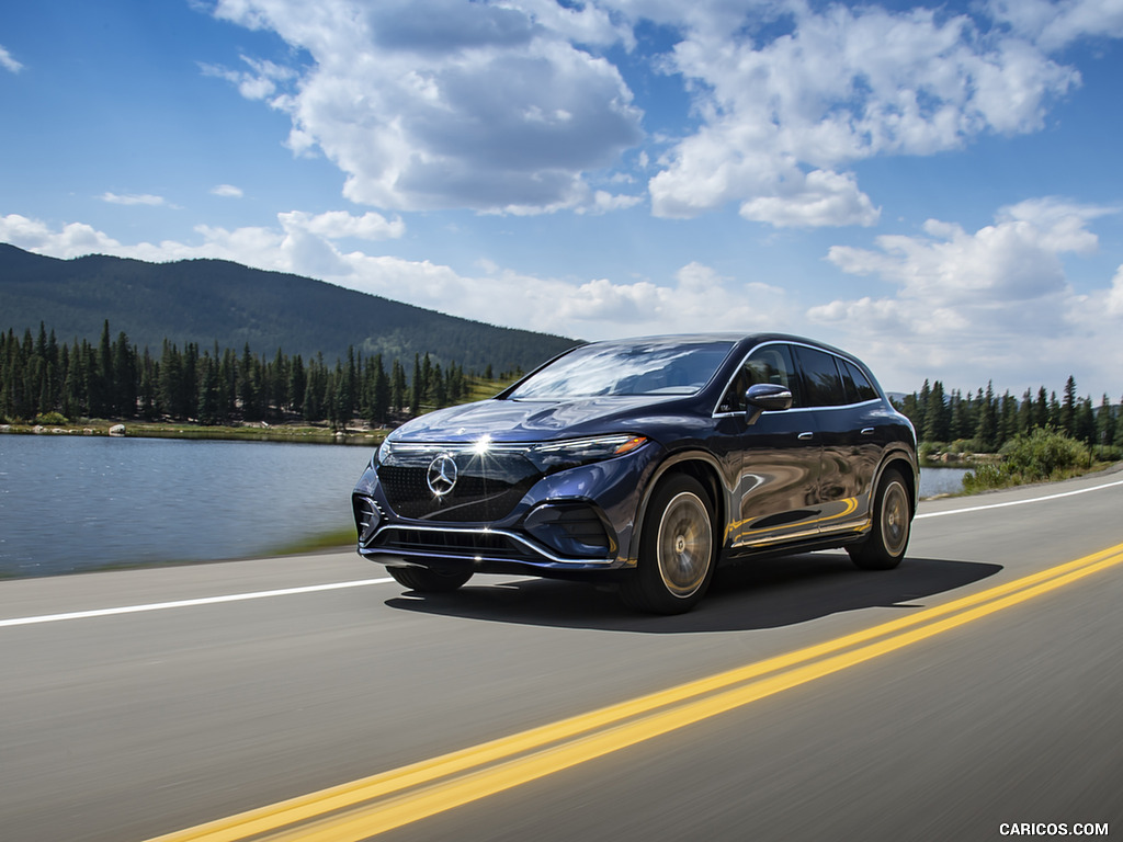 2023 Mercedes-Benz EQS SUV 580 4MATIC AMG Line (Color: Sodalite Blue) - Front Three-Quarter