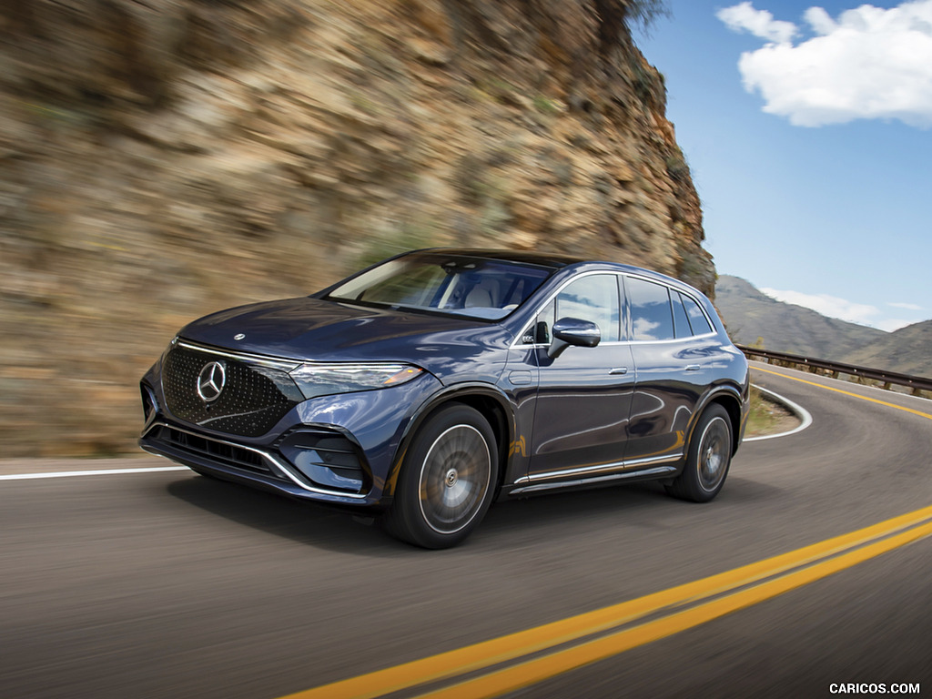 2023 Mercedes-Benz EQS SUV 580 4MATIC AMG Line (Color: Sodalite Blue) - Front Three-Quarter