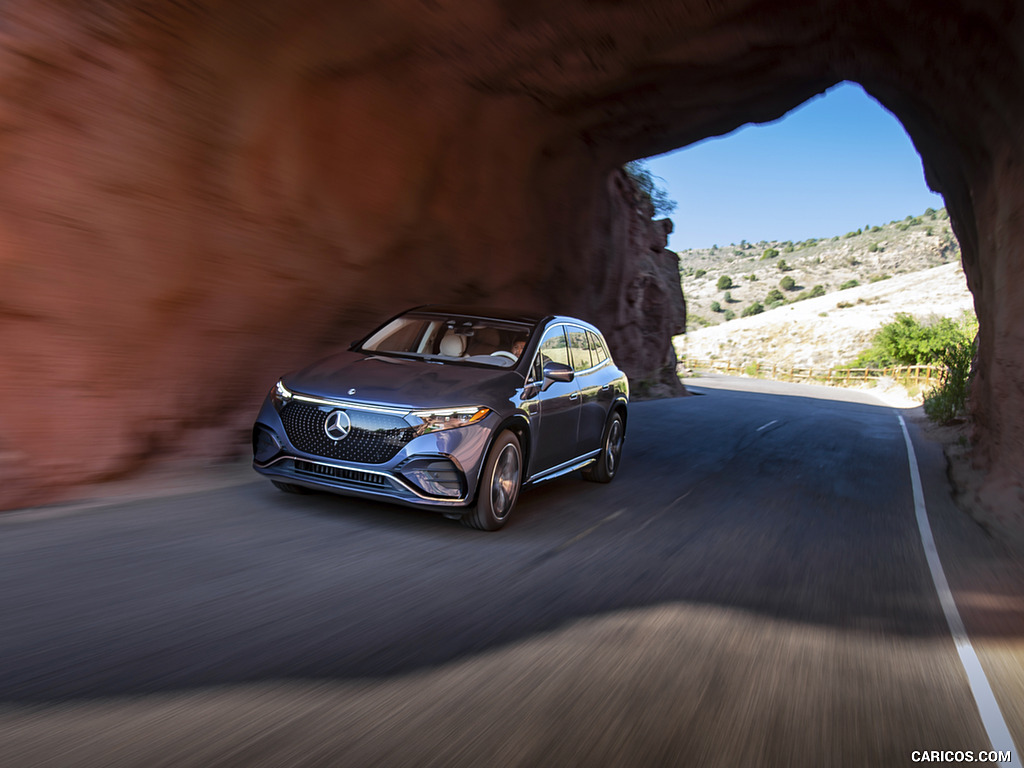 2023 Mercedes-Benz EQS SUV 580 4MATIC AMG Line (Color: Sodalite Blue) - Front Three-Quarter