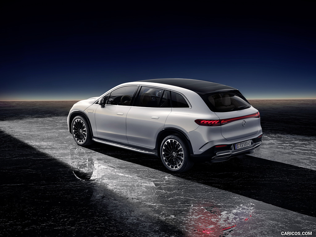 2023 Mercedes-Benz EQS SUV AMG Line (Color: Diamond White) - Rear Three-Quarter