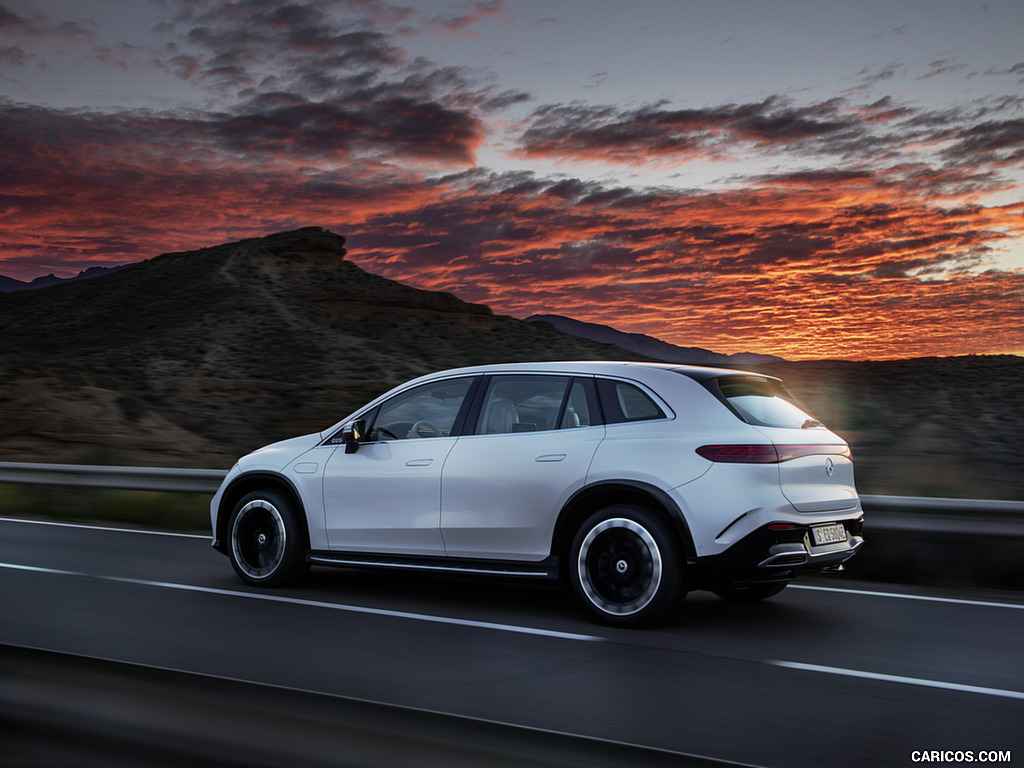 2023 Mercedes-Benz EQS SUV AMG Line (Color: Diamond White) - Side