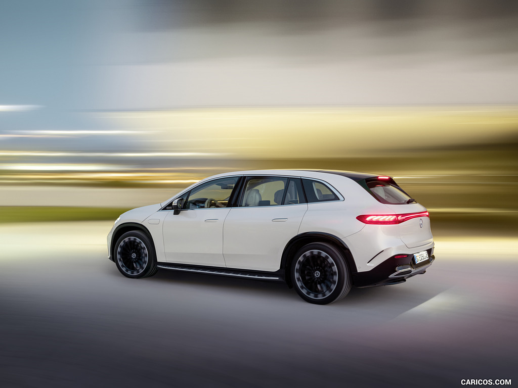 2023 Mercedes-Benz EQS SUV AMG Line (Color: Diamond White) - Side