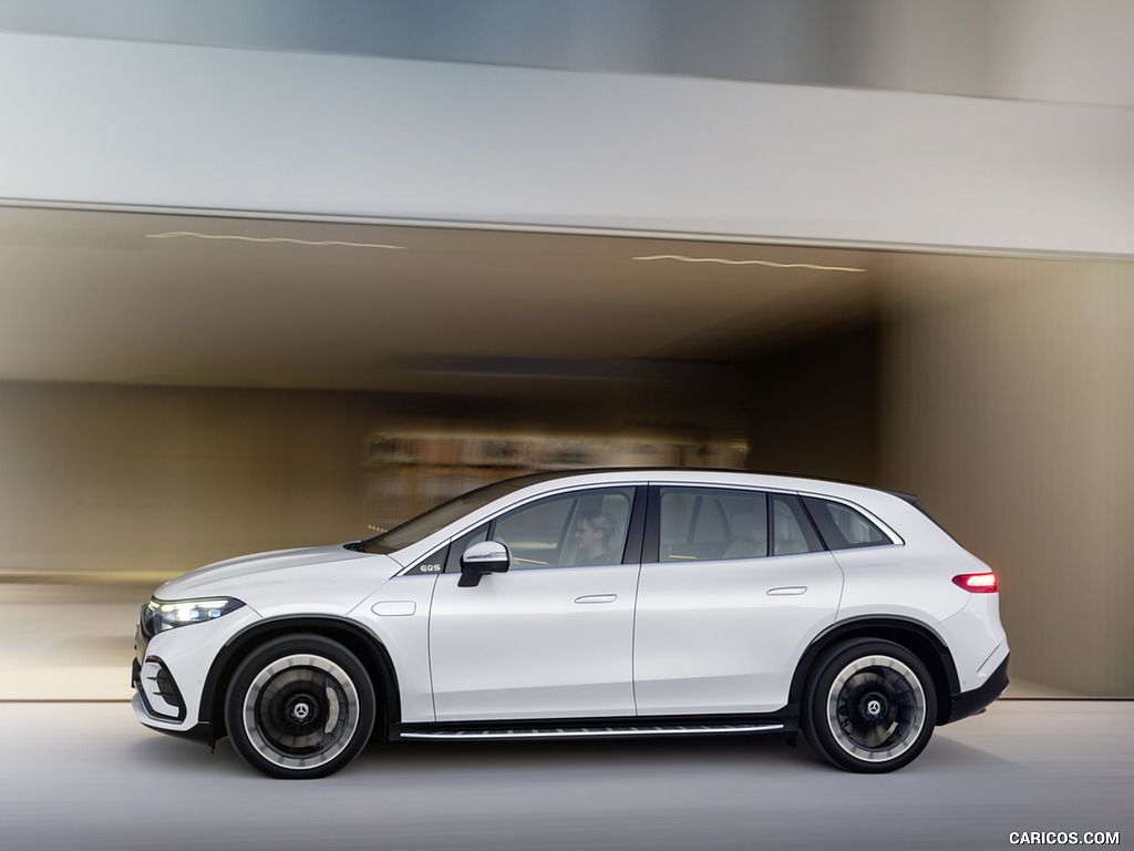 2023 Mercedes-Benz EQS SUV AMG Line (Color: Diamond White) - Side