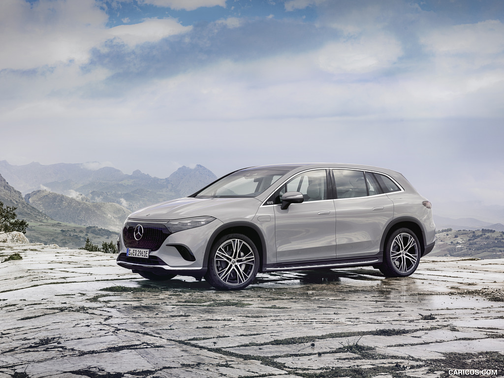 2023 Mercedes-Benz EQS SUV Electric Art Line (Color: Alpine Grey) - Front Three-Quarter