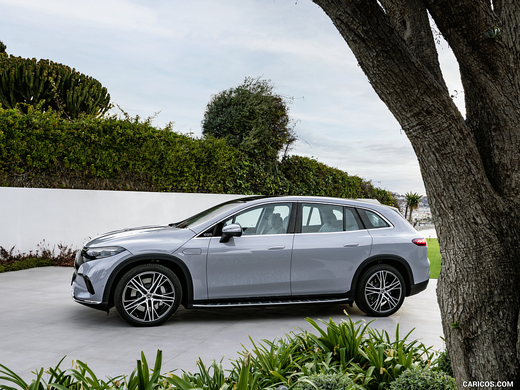 2023 Mercedes-Benz EQS SUV Electric Art Line (Color: Alpine Grey) - Side