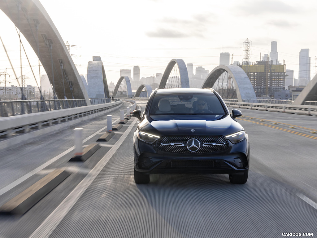 2023 Mercedes-Benz GLC 300 (US-Spec) - Front