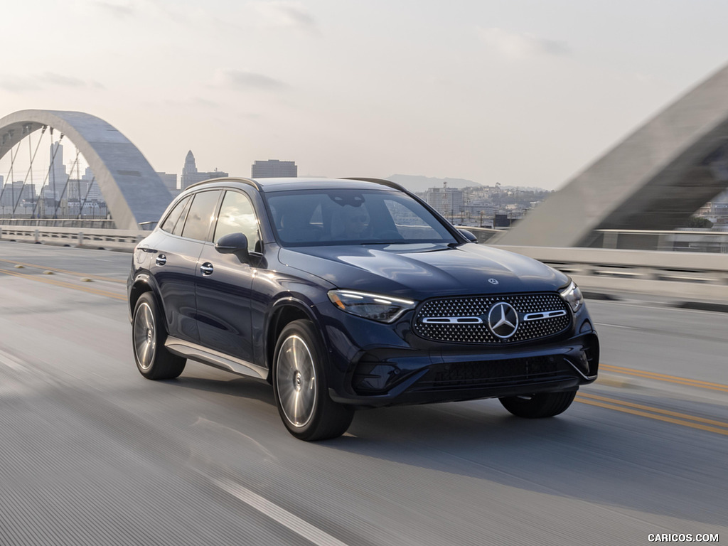 2023 Mercedes-Benz GLC 300 (US-Spec) - Front Three-Quarter