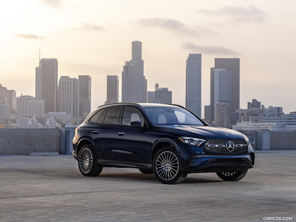 2023 Mercedes-Benz GLC 300 (US-Spec) - Front Three-Quarter