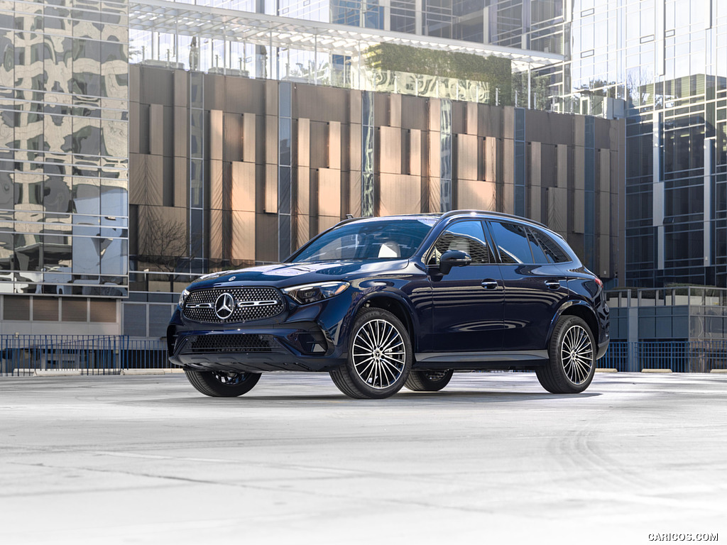 2023 Mercedes-Benz GLC 300 (US-Spec) - Front Three-Quarter