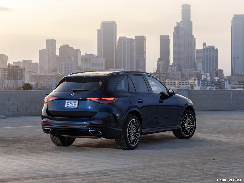 2023 Mercedes-Benz GLC 300 (US-Spec) - Rear Three-Quarter