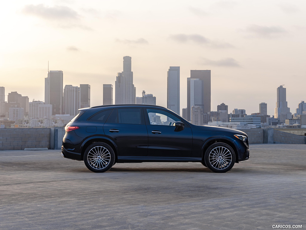 2023 Mercedes-Benz GLC 300 (US-Spec) - Side