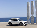 2023 Mercedes-Benz GLC 300 de 4MATIC AMG Line (Color: MANUFAKTUR Diamond White Bright) - Front Three-Quarter