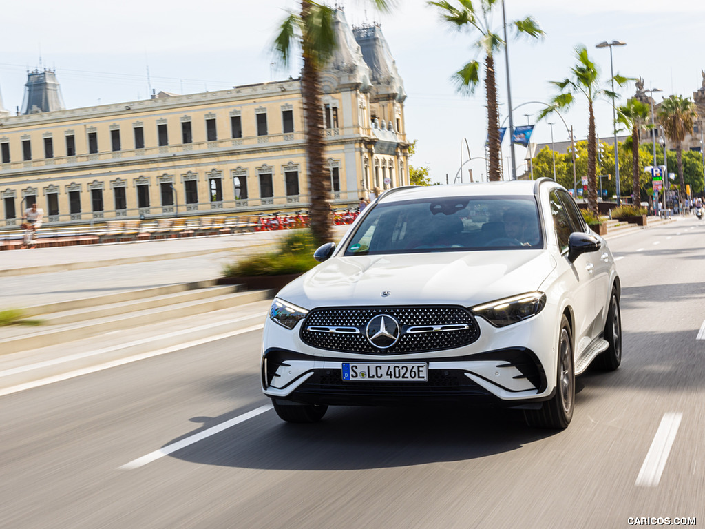 2023 Mercedes-Benz GLC 300 de 4MATIC AMG Line (Color: MANUFAKTUR Diamond White Bright) - Front